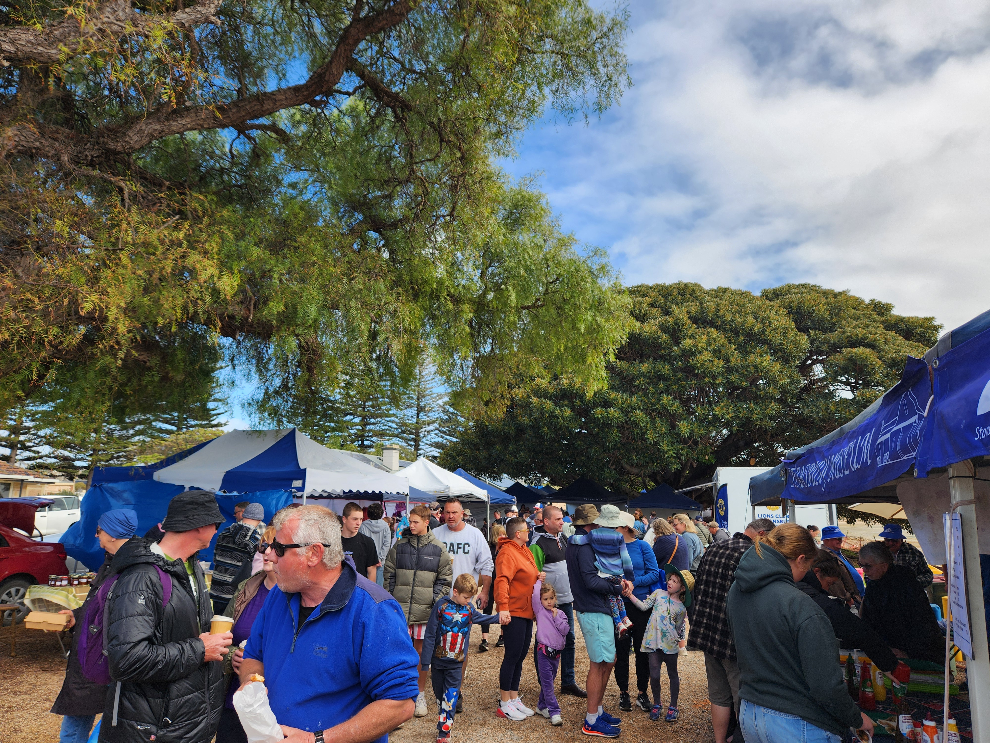 Market crowd